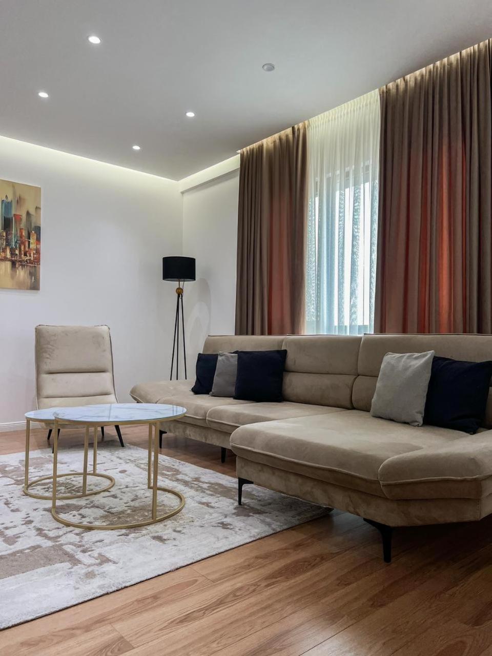 Lux Apartment At Arlis Tirana Buitenkant foto