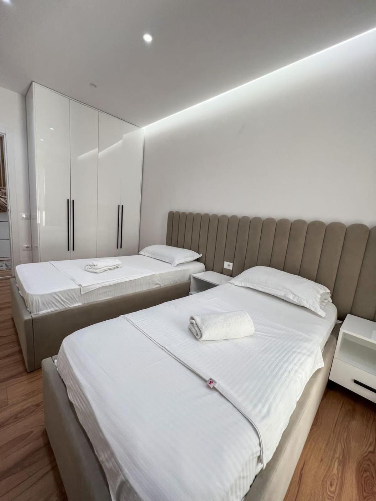 Lux Apartment At Arlis Tirana Buitenkant foto
