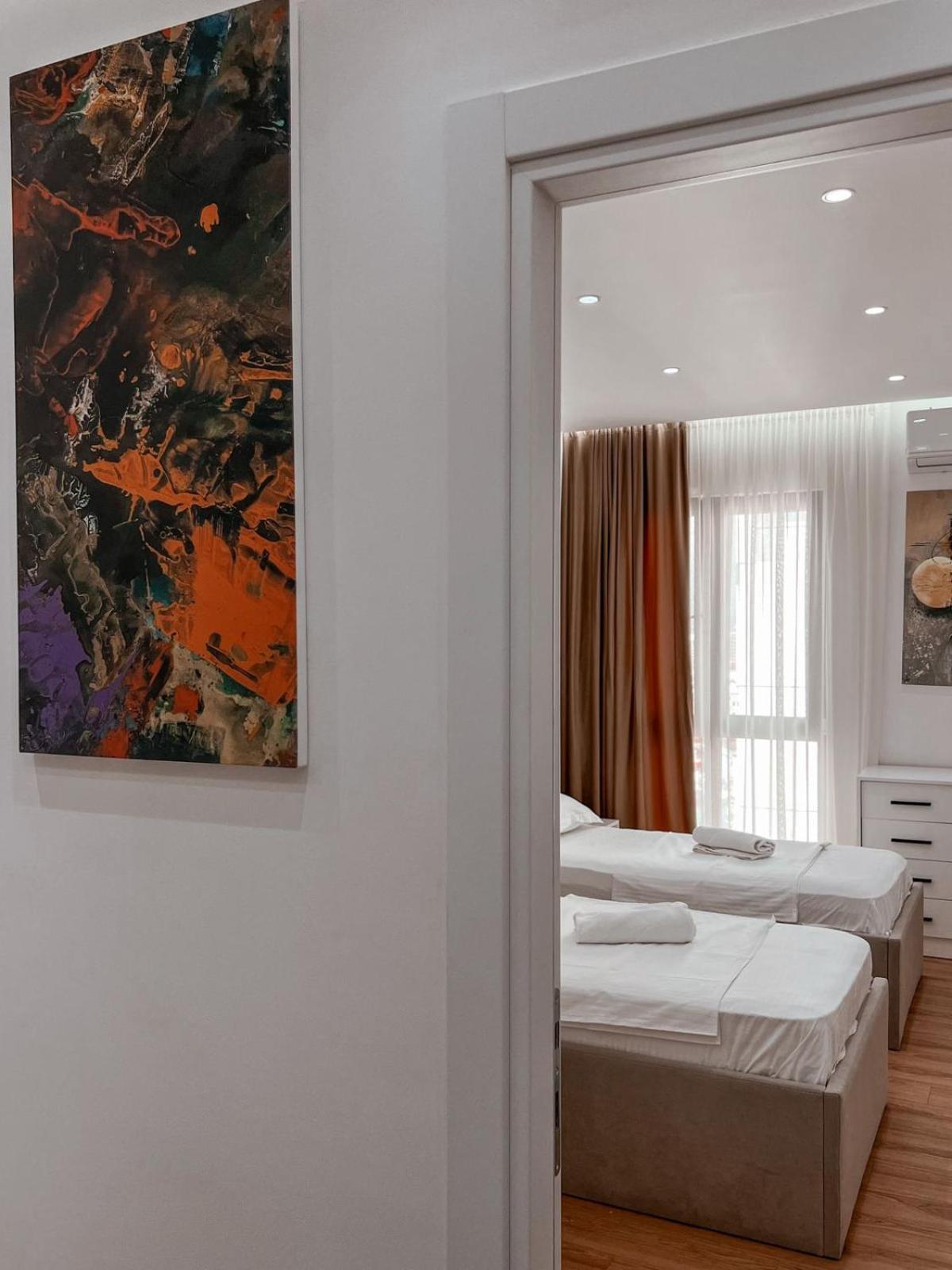 Lux Apartment At Arlis Tirana Buitenkant foto