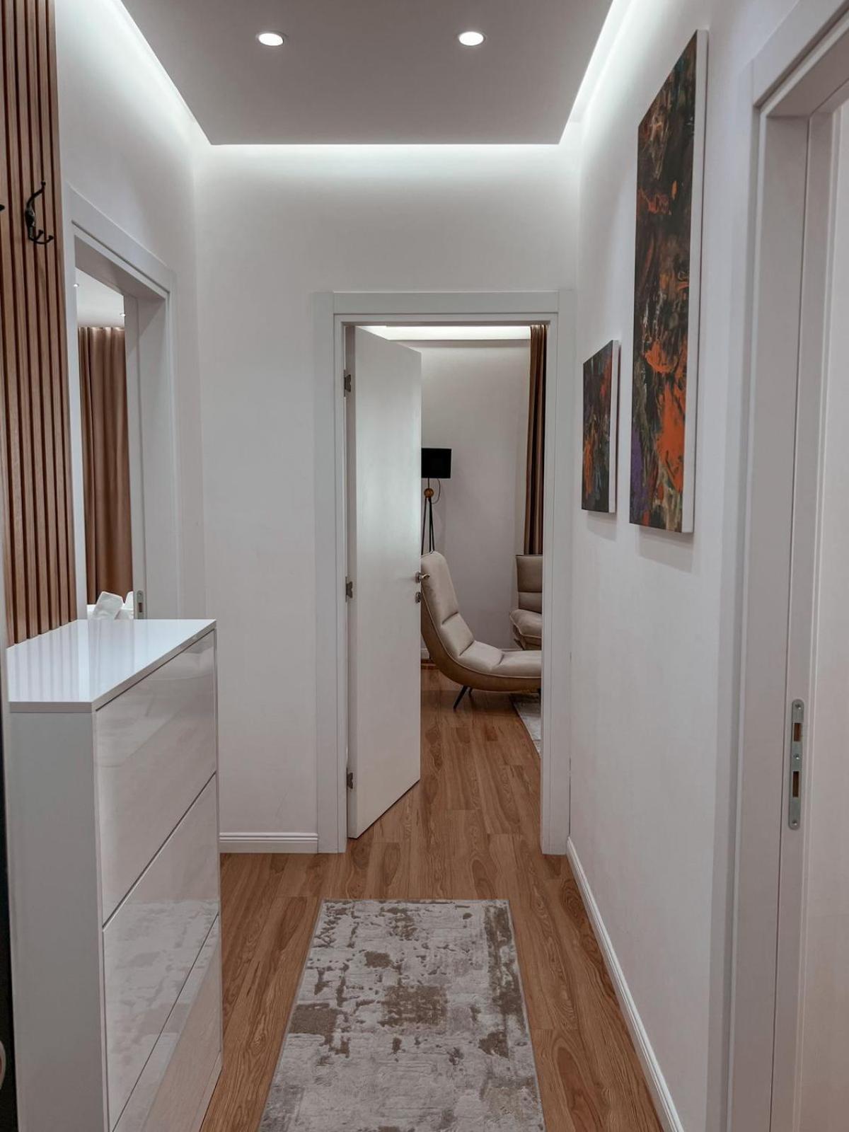 Lux Apartment At Arlis Tirana Buitenkant foto